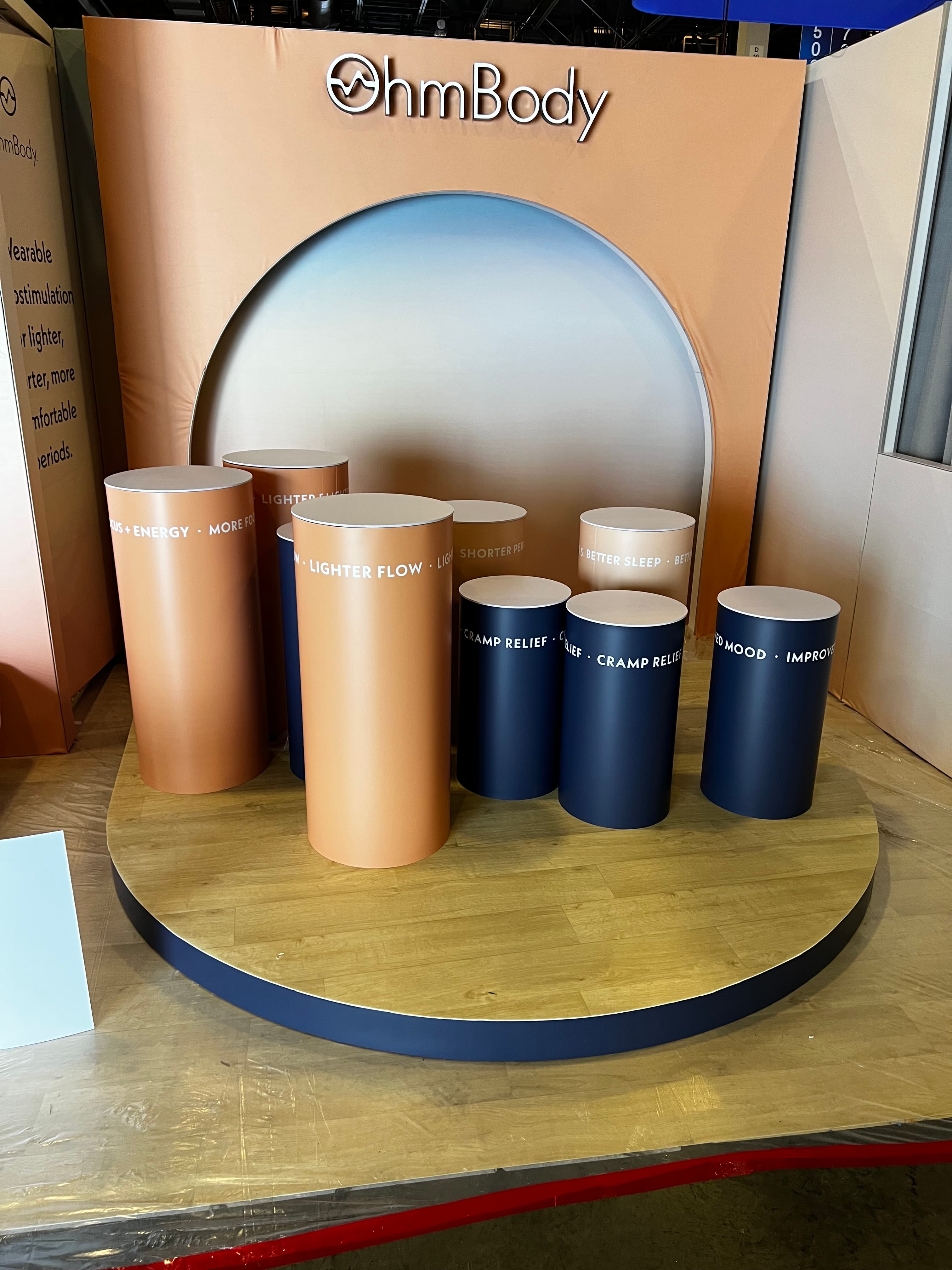 Trade show exhibit – SEG backdrop with cylinder stands